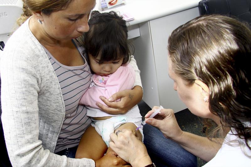 Campanha de vacinação contra a paralisia infantil e o ...